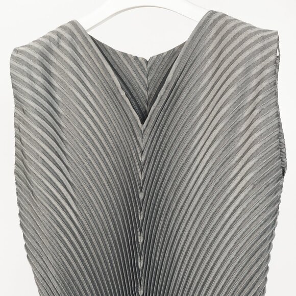 Issey Miyake Metallic Silver Pleated Sleeveless Maxi Dress - Picture 3 of 8